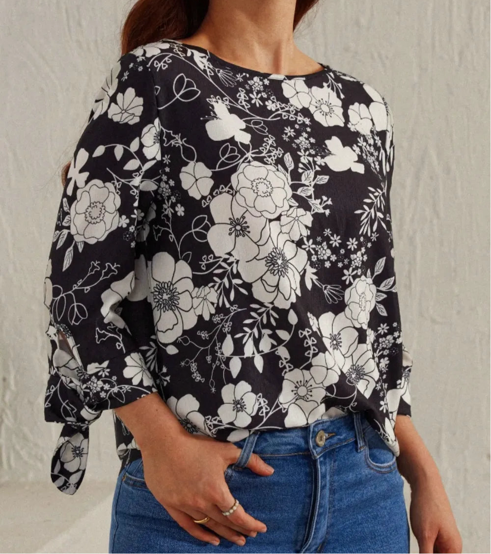 Printed Round Neck Three-Quarter Sleeve Blouse
