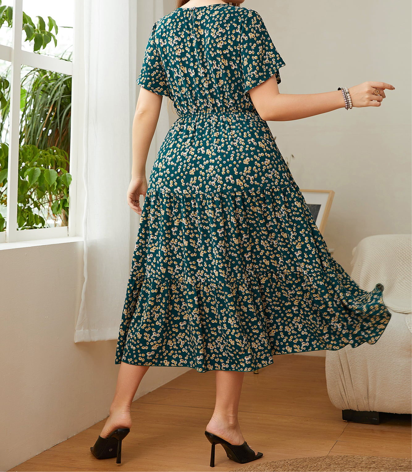 Honey Plus Size Floral Round Neck Short Sleeve Midi Dress